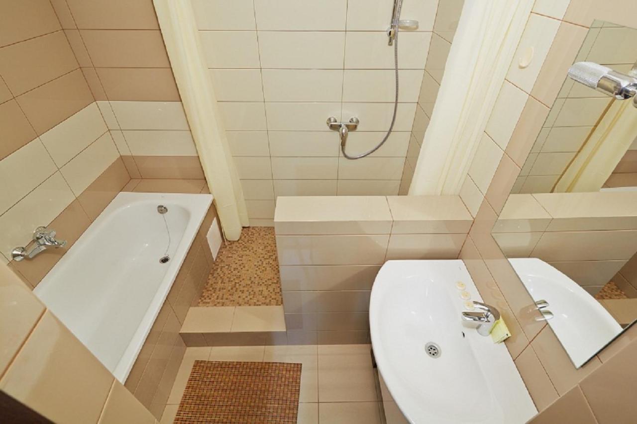 Apartment On Lychakivska Lviv Ngoại thất bức ảnh